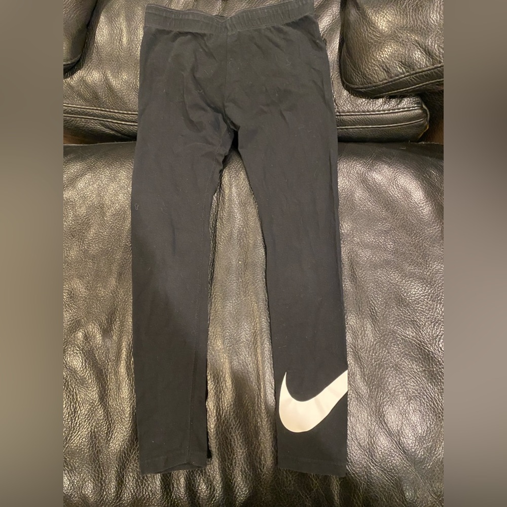 Nike girls' leggings size 8 medium